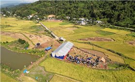 Kin lẩu khẩu mẩu - sức sống của một lễ hội