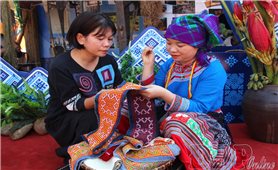 Nơi quy tụ sắc màu nghề truyền thống dân tộc Mông