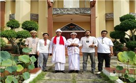 Người giữ “hồn cổ” Ariya ở xóm Chăm Phú Thuận