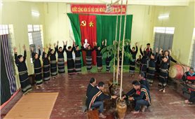 Người có uy tín giữ hồn văn hóa cho buôn làng Tây Nguyên