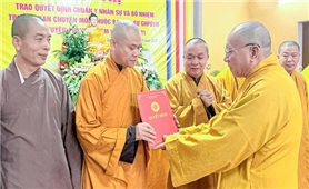 Trao Quyết định chuẩn y nhân sự Ban Trị sự Giáo hội Phật giáo Việt Nam tỉnh Tuyên Quang