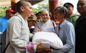 “Ba đồng hành cùng đồng bào các tôn giáo”