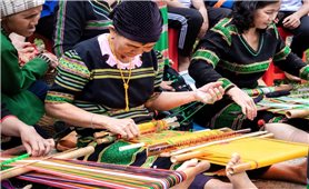 Thổ cẩm S’tiêng – Nơi quá khứ vẫn hiện diện trong từng sợi chỉ dệt tay