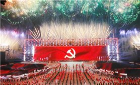 Vững bước dưới cờ Đảng