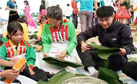 Celebrating the Lunar New Year early in schools in mountainous areas