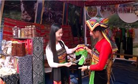 Nếp áo người Thái xứ Thanh: Vẻ đẹp của tri thức dân gian