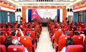 Vụ trưởng Vụ Chính sách, Bộ Dân tộc và Tôn giáo Hoàng Văn Tuyên trình bày Chương trình hành động trước cử tri Hải Phòng