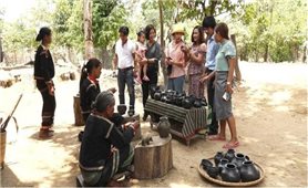 Preserving cultural identity in the goal of poverty reduction for ethnic minorities: Theory and practice in the Central Highlands