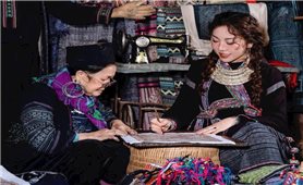 Sắc thổ cẩm giữa mây trời Tây Bắc