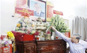 Tổng Bí thư, Chủ tịch nước dâng hương tưởng nhớ các đồng chí lãnh đạo tiền bối