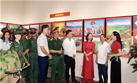 Tuyên Quang triển lãm ảnh “Từ căn cứ địa Việt Bắc đến Chiến dịch Điện Biên Phủ”