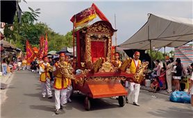 Hàng vạn người dân, du khách về lễ hội Đền Đô