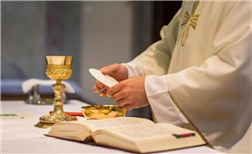 History of Eucharistic adoration outside of Mass
