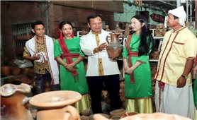The keepers of the fires in ancient pottery kilns