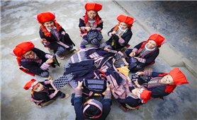 Tìm trong thổ cẩm sắc màu văn hóa Việt