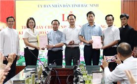 Ủy ban Nhân dân tỉnh Bắc Ninh trao Giấy chứng nhận quyền sử dụng đất và bàn giao thực địa cho nhà thờ họ đạo Ngô Thôn