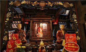 The set of statues of the Three Patriarchs of Truc Lam is a masterpiece of Buddhist sculptur