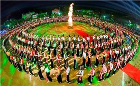 Vòng tay ôm cả đất trời