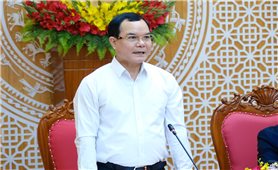 Bộ trưởng Nguyễn Đình Khang: Lâm Đồng cần tập trung giải quyết hiệu quả 5 vấn đề trọng yếu trong Chương trình MTQG xây dựng nông thôn mới, giảm nghèo bền vững, phát triển KT-XH vùng DTTS, miền núi