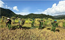 Hình ảnh đẹp của người chiến sĩ công an trên các bản làng Điện Biên