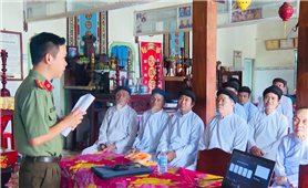 Chức sắc, chức việc, tín đồ đạo Cao Đài tham dự Hội nghị tuyên truyền, phổ biến pháp luật về tín ngưỡng, tôn giáo