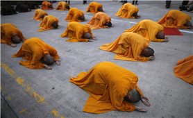 The meaning of the three prostrations in Buddhism