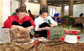 Nghề làm đệm truyền thống của người Thái ở Quỳnh Nhai