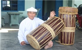 Người chơi nhạc bằng tấm lòng thành kính