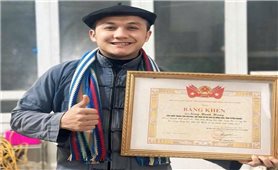 Sùng Mạnh Hùng - Người kể chuyện Cao nguyên đá bằng công nghệ số