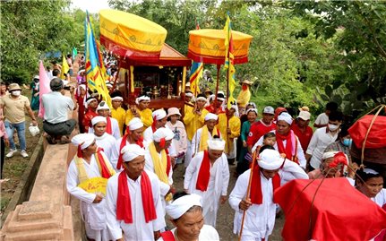 Tín ngưỡng, tôn giáo trong đời sống của người Chăm