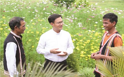 Linh mục Nguyễn Văn Mạnh Gieo yêu thương lan tỏa tinh thần đoàn kết