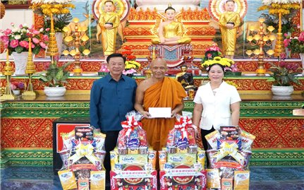 Người có uy tín ở Cà Mau - Lực lượng thúc đẩy phát triển bền vững cho cộng đồng