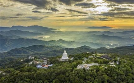 Vietnamese pagoda architecture atop Ba Na peak