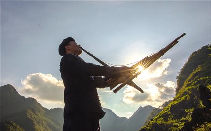 Ly Mí Cường - Chàng trai đưa tiếng khèn Mông vượt qua khỏi chênh vênh núi đá