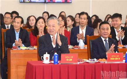 Văn phòng Trung ương Đảng nêu gương làm việc với tinh thần trách nhiệm cao nhất