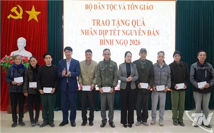 Lãnh đạo Bộ Dân tộc và Tôn giáo tặng quà người có uy tín, hộ nghèo dân tộc thiểu số nhân dịp tết Nguyên đán Bính Ngọ 2026