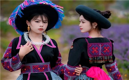 Hmoob Zam Zung - Thương hiệu thời trang của người Mông