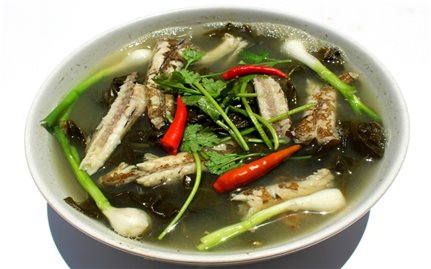 Xuân về nhớ bát canh lá sắn Trường Sơn