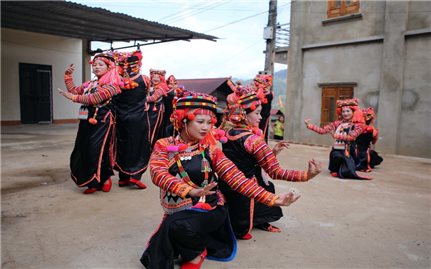 Những điệu múa chỉ có ở người Hà Nhì