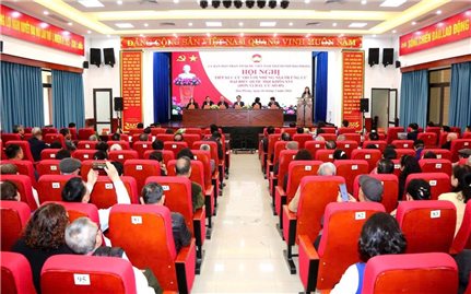 Vụ trưởng Vụ Chính sách, Bộ Dân tộc và Tôn giáo Hoàng Văn Tuyên trình bày Chương trình hành động trước cử tri Hải Phòng