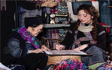 Sắc thổ cẩm giữa mây trời Tây Bắc