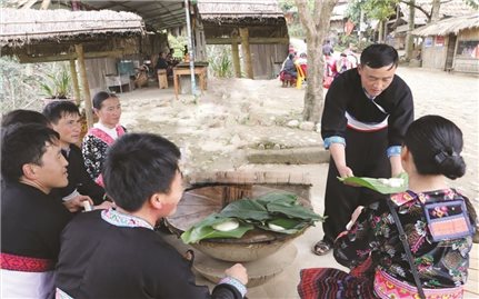 Giay cake - A cultural symbol of the Mong people