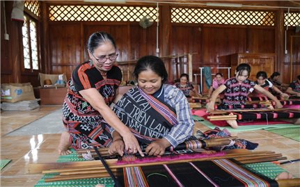 Vai trò của kinh tế tư nhân đối với phát triển kinh tế - xã hội vùng dân tộc thiểu số và miền núi hiện nay