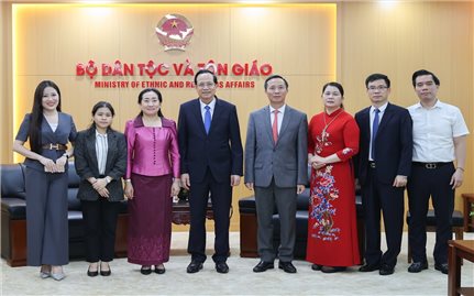 Bộ trưởng Bộ Dân tộc và Tôn giáo Đào Ngọc Dung tiếp bà Touch Sopharath, Đại sứ Đặc mệnh toàn quyền Vương quốc Campuchia tại Việt Nam