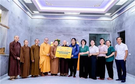 Ban Từ thiện xã hội Phật giáo tỉnh Thanh Hóa trao hỗ trợ nhà đại đoàn kết và giếng nước sạch