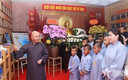Ngời sáng không gian Hồ Chí Minh ở cơ sở tôn giáo