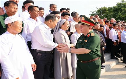 Đề xuất công nhận, đưa ra khỏi danh sách và thay thế, bổ sung người có uy tín thuộc thẩm quyền Chủ tịch Ủy ban nhân dân xã, phường, đặc khu