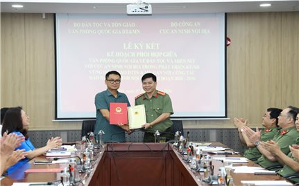 Ký kết Chương trình phối hợp thúc đẩy phát triển kinh tế-xã hội vùng đồng bào dân tộc thiểu số và miền núi gắn với công tác bảo đảm an ninh nội địa