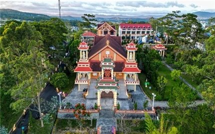 Nhà thờ giáo xứ Du Sinh, Đà Lạt - Độc đáo với kiến trúc cung đình Việt Nam