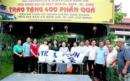 Những phần quà nhân ái nhân mùa Phật đản Phật lịch 2570